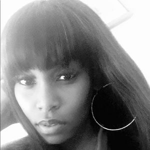 Meet your Posher, Ebony